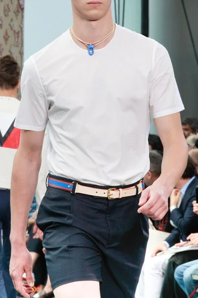 Look 10